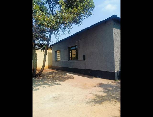 6 BEDROOM HOUSE FOR SALE IN SPRINGS CENTRAL